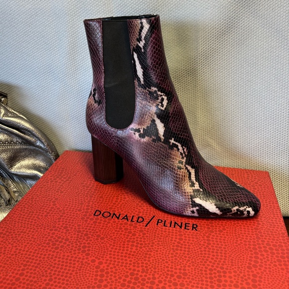 Donald J. Pliner Shoes - 💜🐍Donald J. Pliner Plum and Black Python Leather Hexagon Heeled Boots🐍💜